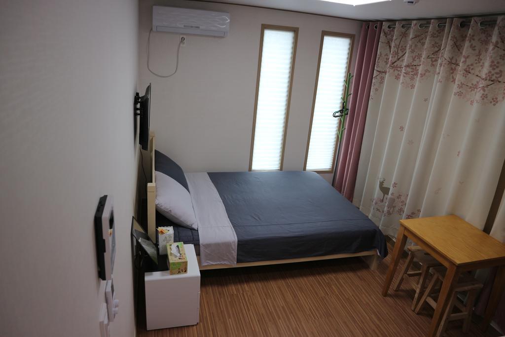 Blue Island Guesthouse Σεογκουίπο Εξωτερικό φωτογραφία