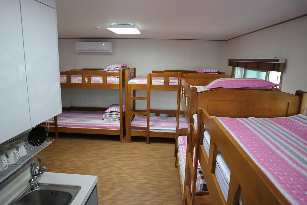Blue Island Guesthouse Σεογκουίπο Εξωτερικό φωτογραφία