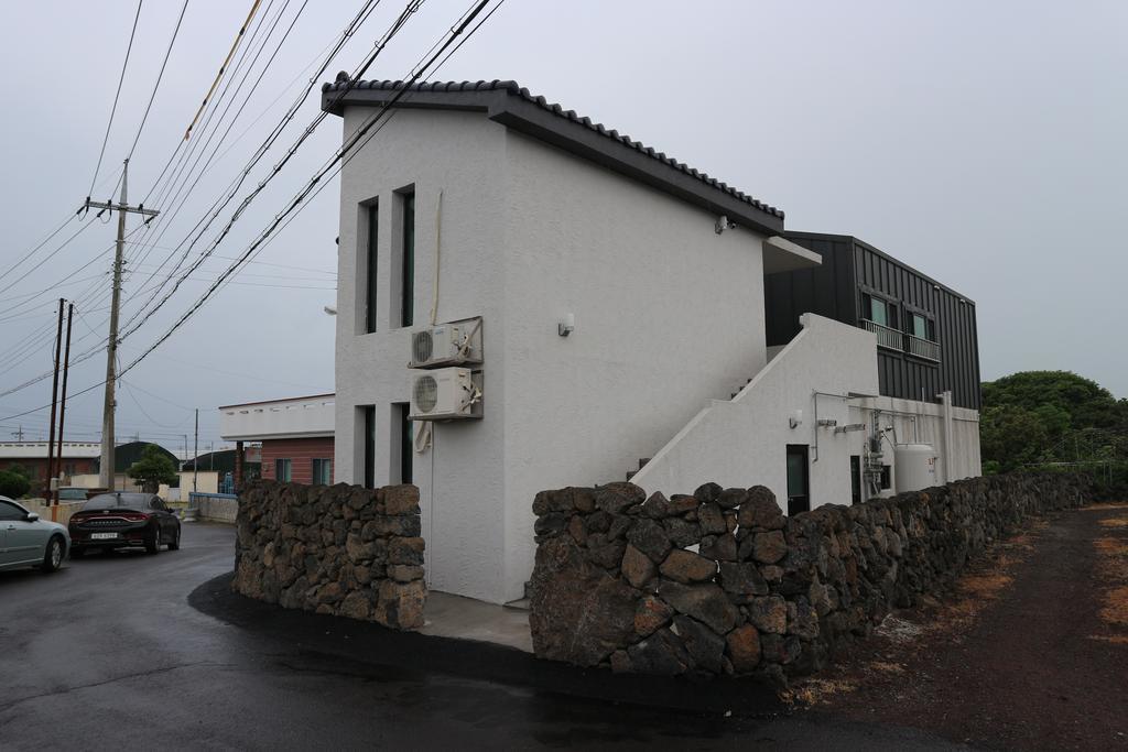 Blue Island Guesthouse Σεογκουίπο Εξωτερικό φωτογραφία
