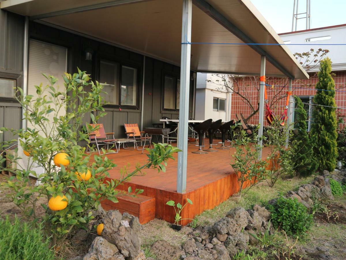 Blue Island Guesthouse Σεογκουίπο Εξωτερικό φωτογραφία