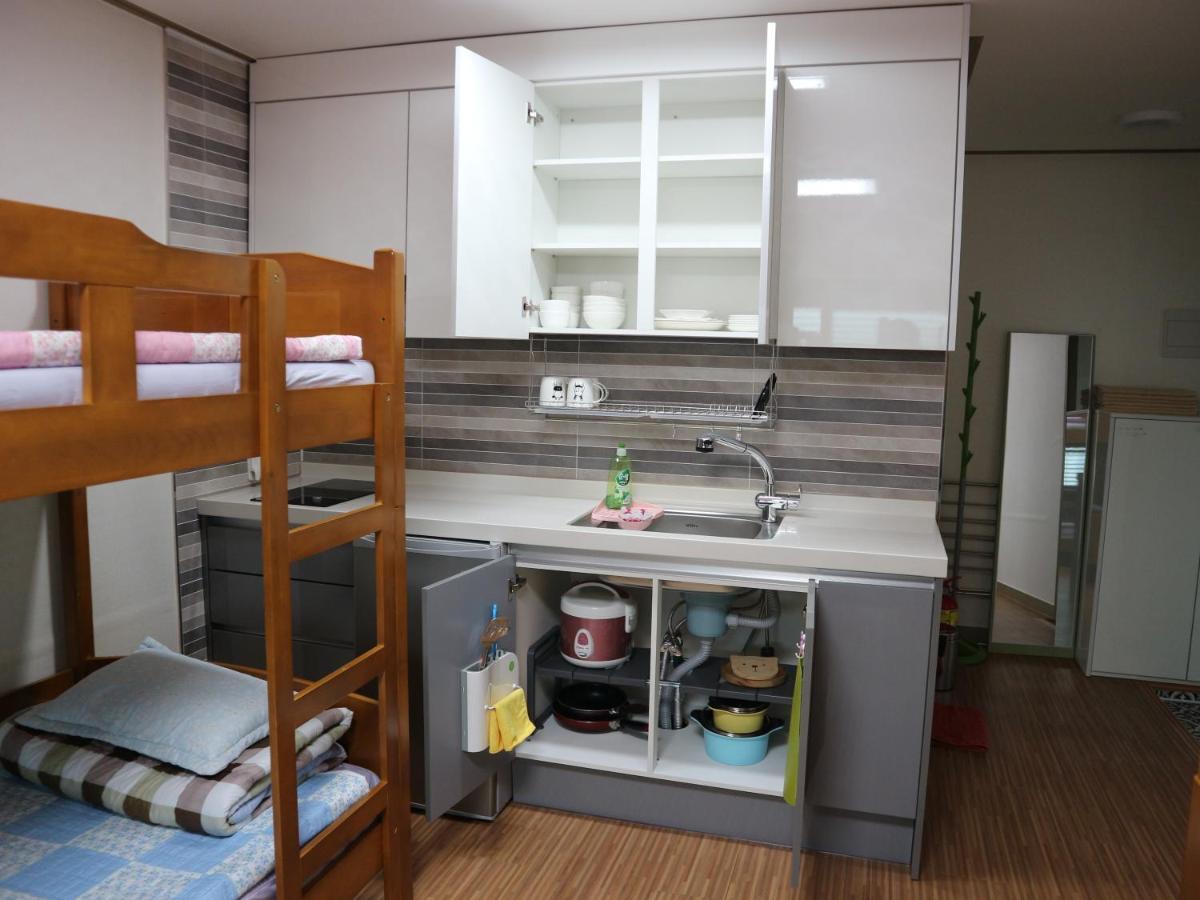 Blue Island Guesthouse Σεογκουίπο Εξωτερικό φωτογραφία