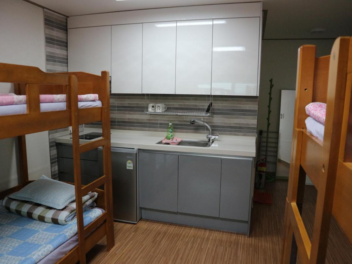 Blue Island Guesthouse Σεογκουίπο Εξωτερικό φωτογραφία